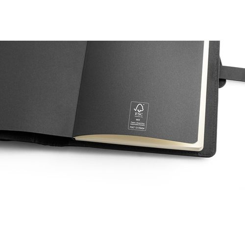 EMERGE A5 FOLDER. Teczka A5 z materiału 300D poliestru pochodzącego (100% rPET) z bezprzewodową ładowarką