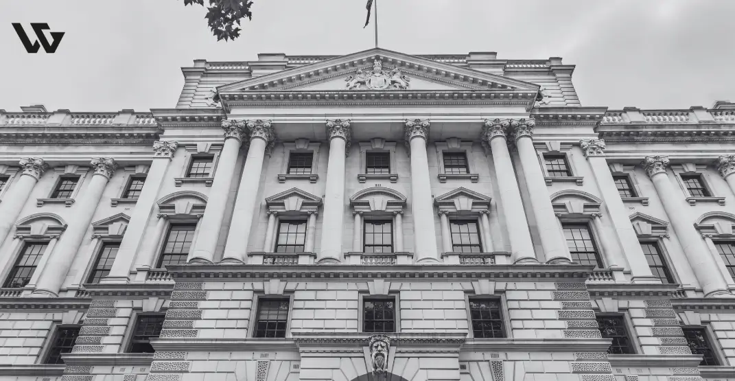 Fassade eines großen Regierungsgebäudes mit Flagge in Schwarz-Weiß, Symbolbild für die Ausstattung von Behörden und seriöse Giveaways für Regierungen.