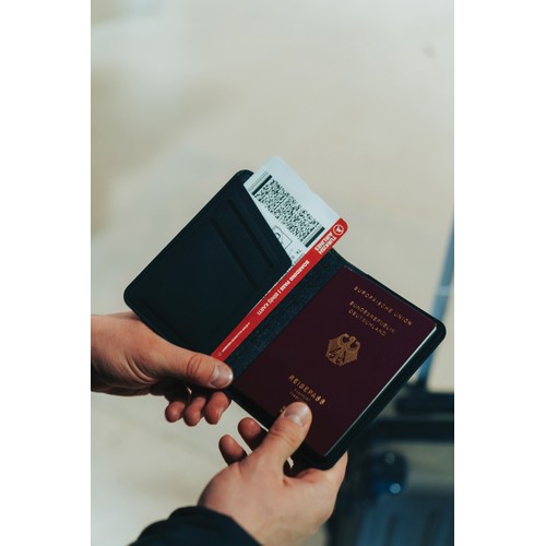 Porte-passeport en RCS avec géolocalisation Travelfinder