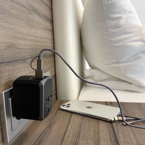 Adaptador de Viaje Universal TROIKA WORLD TRAVEL ADAPTER