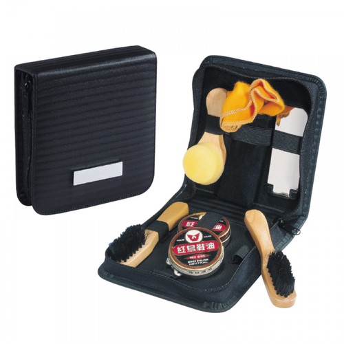 Shoe polishing set