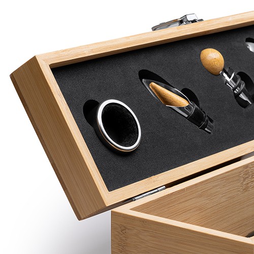 doos met wijnaccessoires