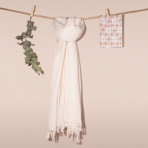 Bufanda pareo con flecos decorativos. Grisignano