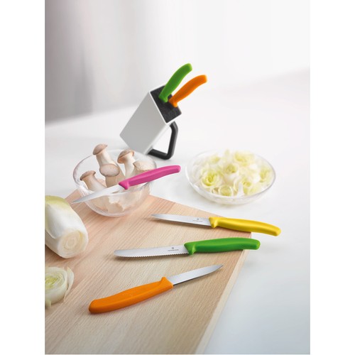 Couteau à tomates et saucisses