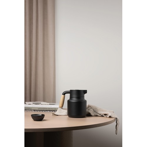 VINGA Pichet 1.2L en acier inoxydable recyclé RCS Arbe