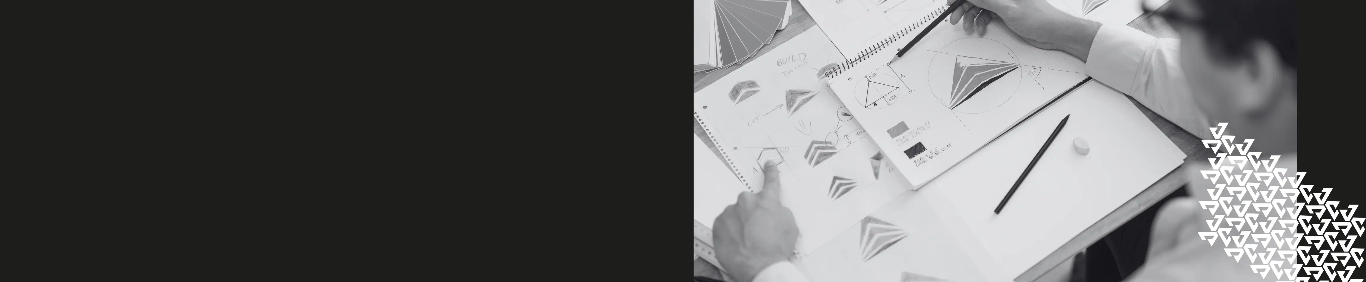 Designerhände erstellen detaillierte Produkt-Skizzen mit Bleistift auf Papier, zeigt die Phase des Profi-Designs und der kreativen Entwicklung einer Werbeartikel Sonderanfertigung.