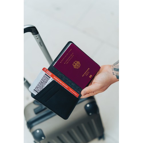 Porte-passeport en RCS avec géolocalisation Travelfinder