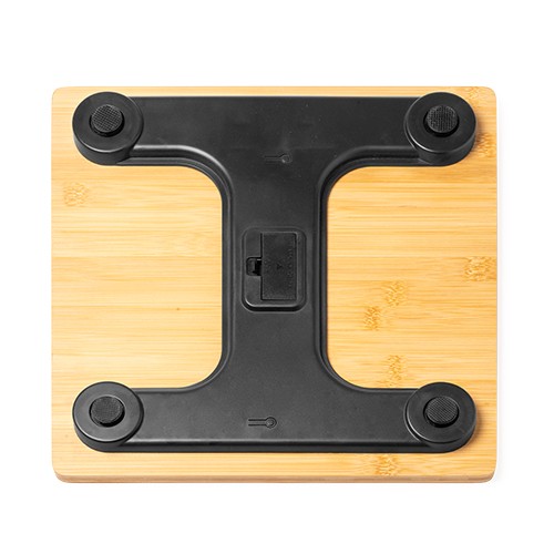 Bamboo scale with non-slip base. Digital display w Jandira