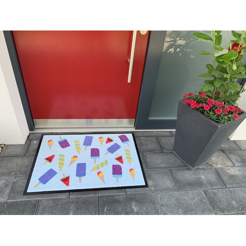 Doormats with spring and summer motifs