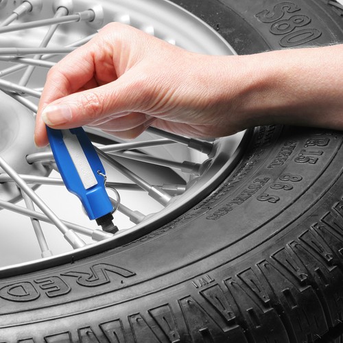 Controleur de pneu avec dévisse valve et scala