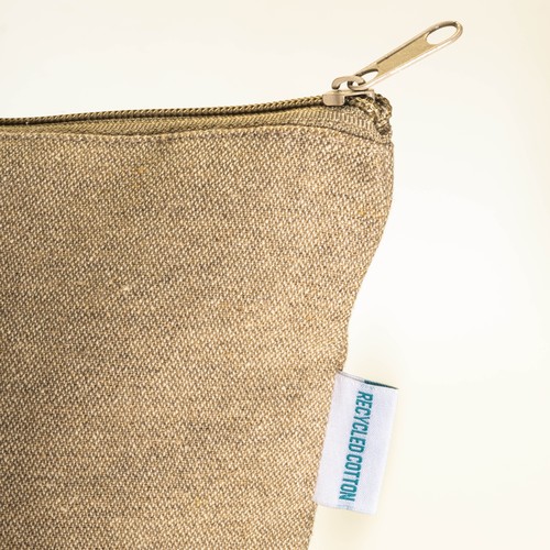 280 g/m2 recycled cotton beauty case with zip and gusset at base